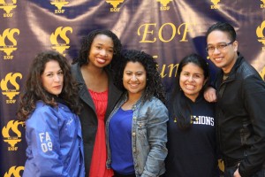 group photo of alumni.